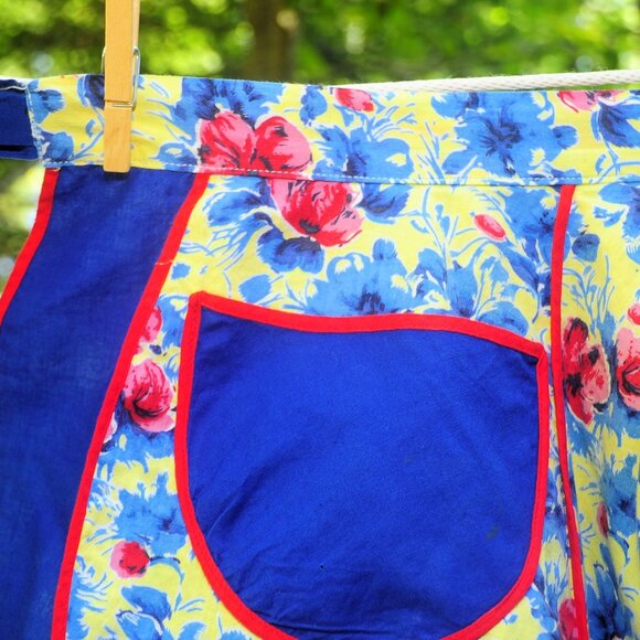 VTG 60s 70s REVERSIBLE Fancy Bright Floral Print Hostess Apron Semi-Circle Shape - Picture 3 of 11